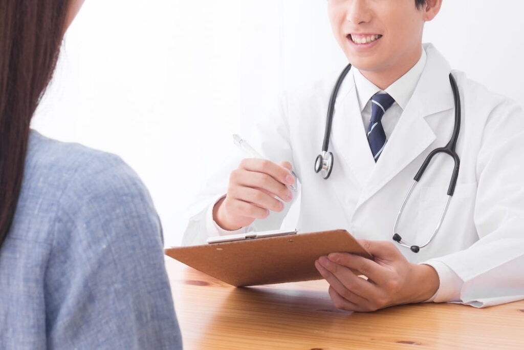 patient consulting doctor for cancer paint treatment management